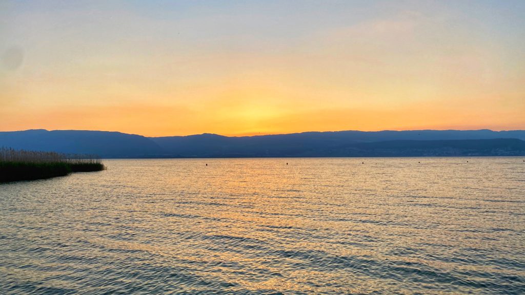 Coucher de soleil au bord du lac de Neuchâtel